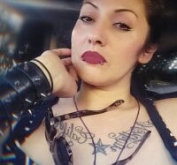 BLACKWIDOW_XXX_220's Offline Chat Room