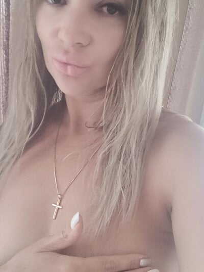 LunaBellucci Female Young Live Webcam Striptease