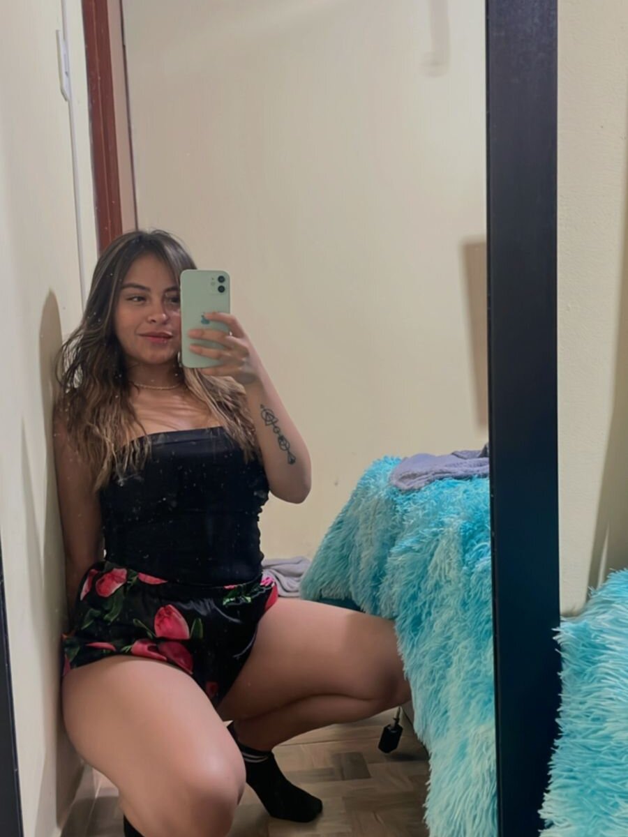 20_Scarlett_Rose_ profile