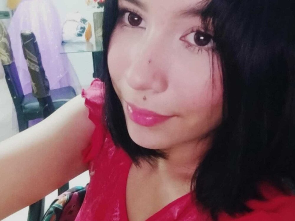 Live sex webcam photo for Hannahotx1 #288975303