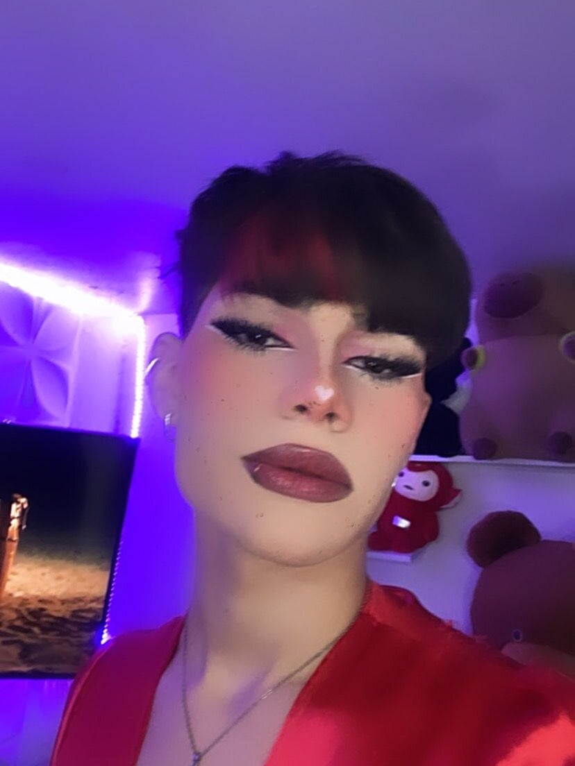 Saorii_Laszlo profile