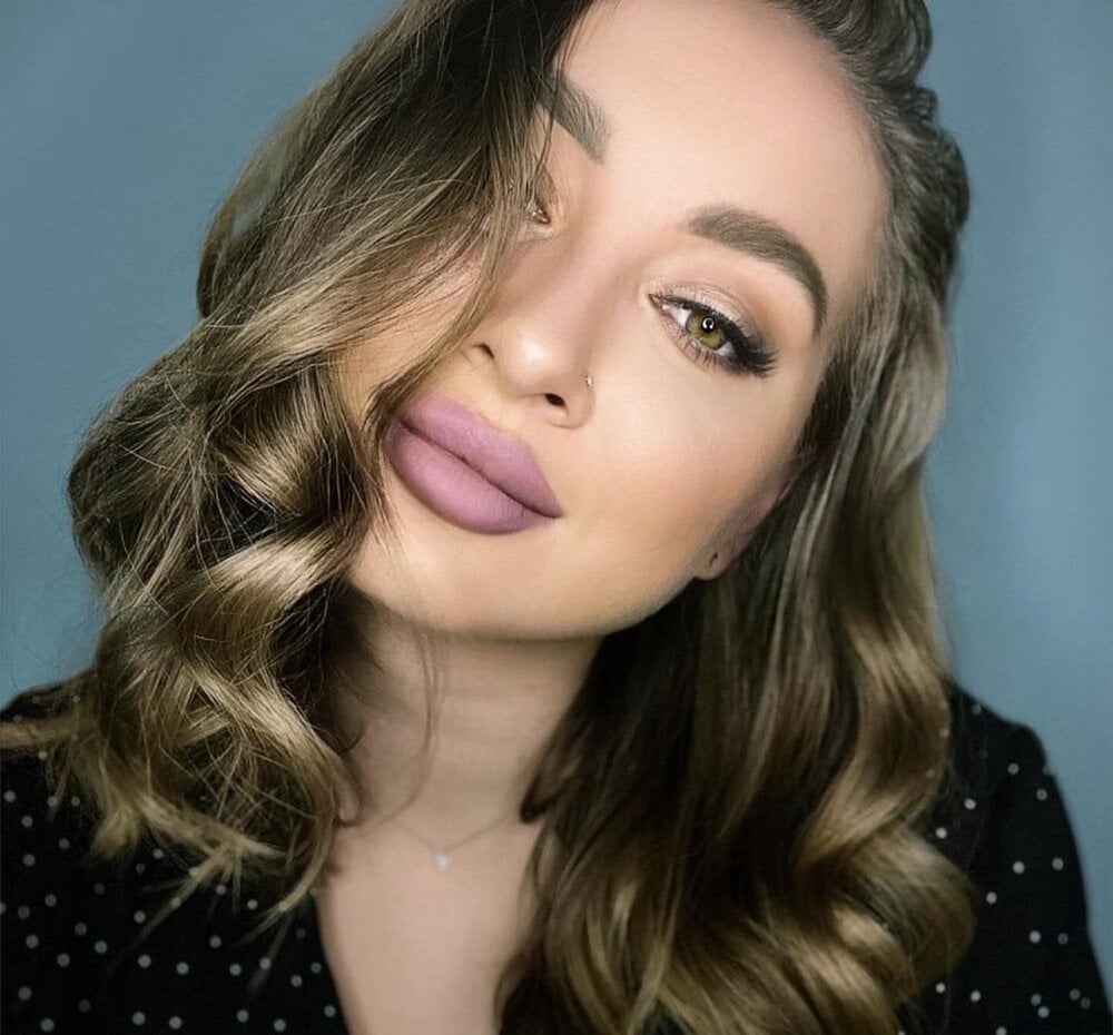 sexlivecamsites.com alexia_kiss livesex profile in english cams