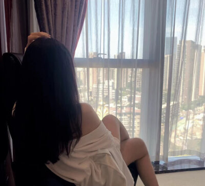 SueloX live on StripChat