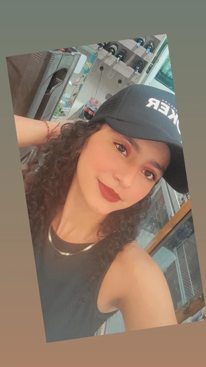 AliceSmiller_