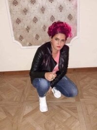 RomanceTraveler's Offline Chat Room