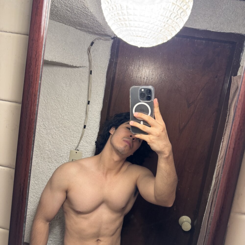 papiluis96 from stripchat