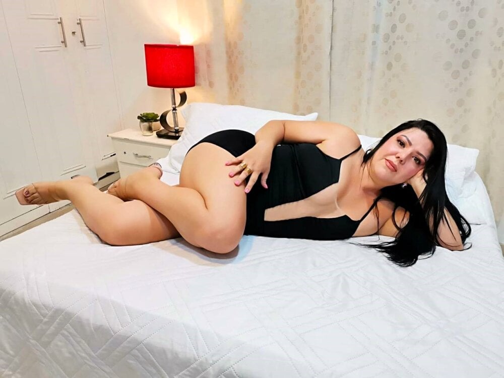 Brenda_Moon11's Offline XXX Chat