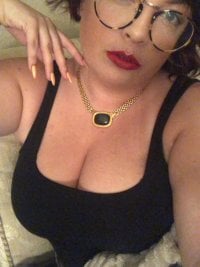 luludancer70's Offline Chat Room