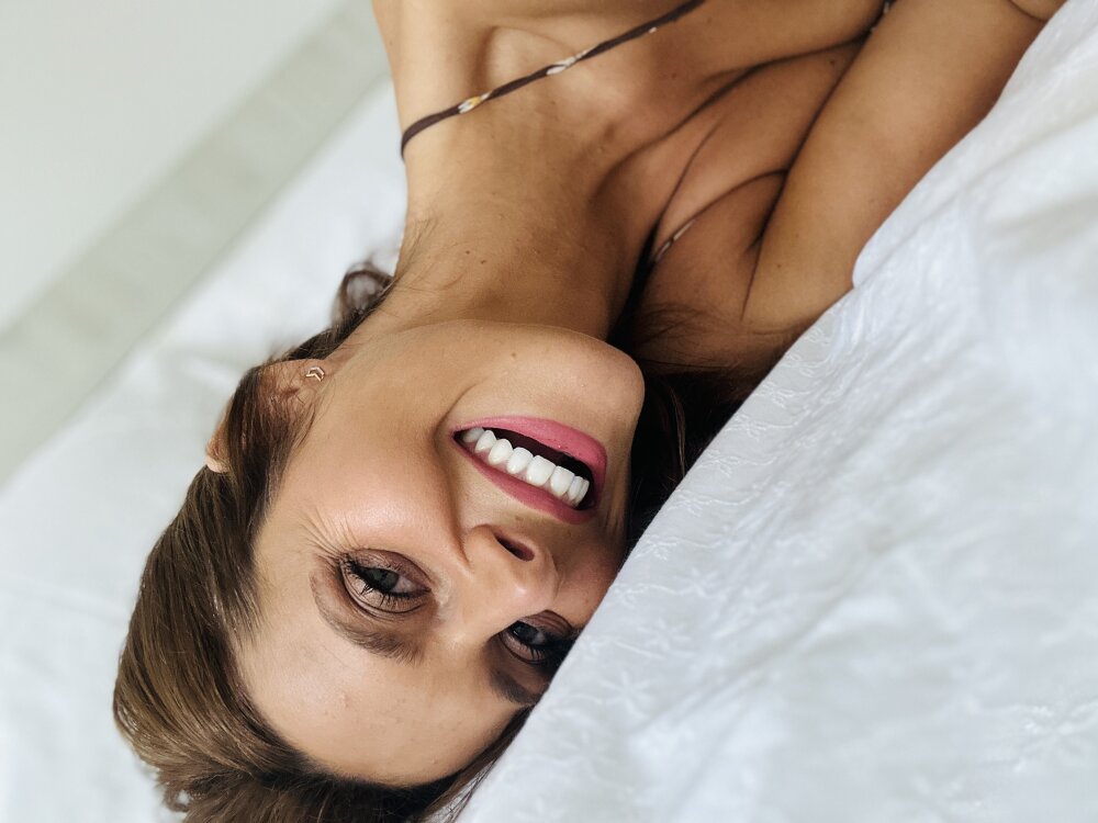 Live sex webcam photo for LilyRoselyn #289951917