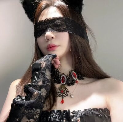 Iiice-TxT Female Medium Cam Nude