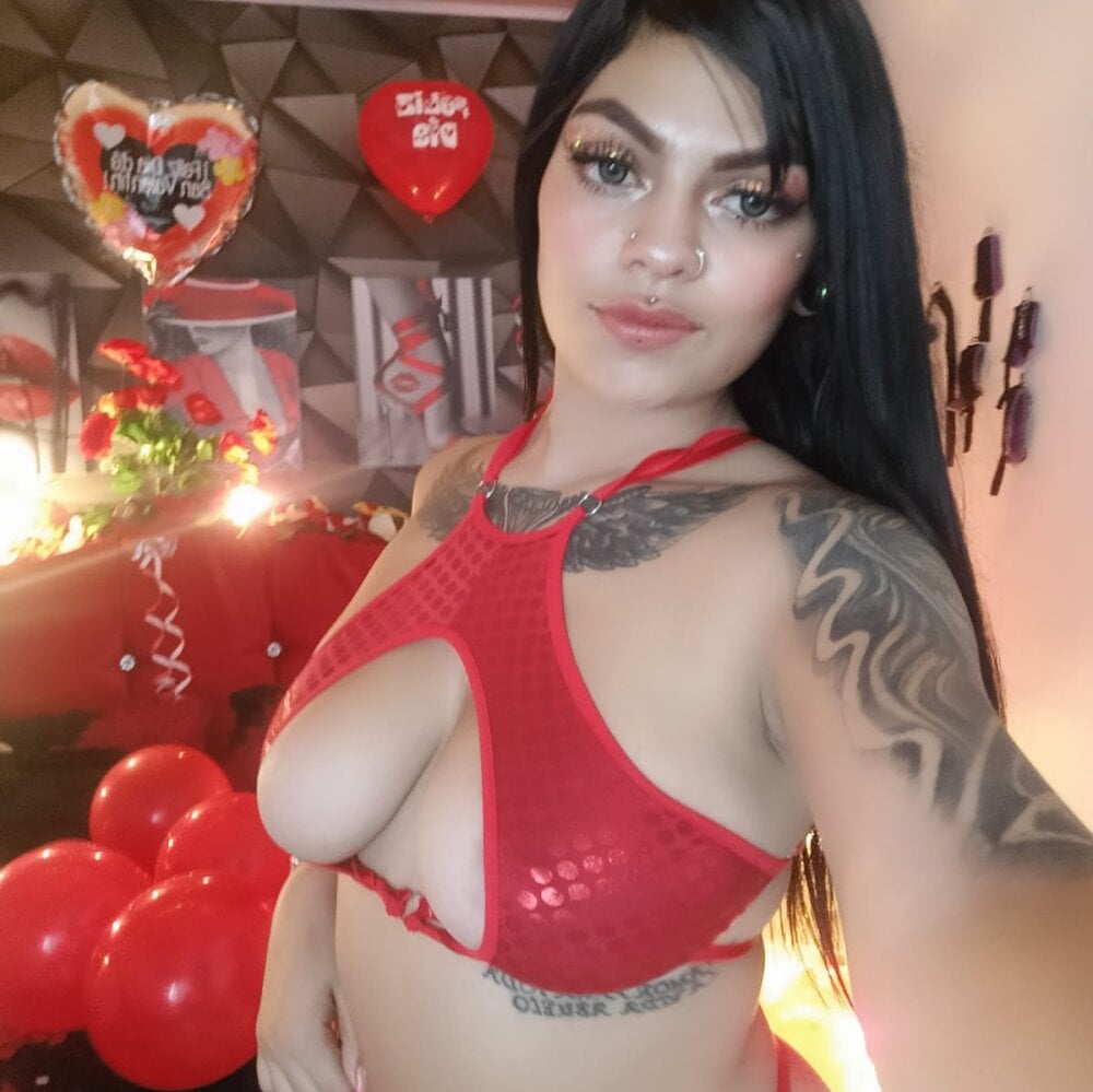 Watch  anguie_tatiana live on cam at StripChat