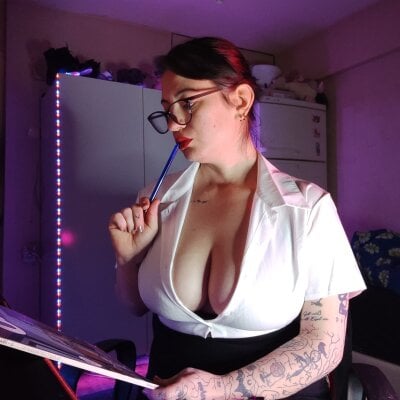 creameerryy on StripChat