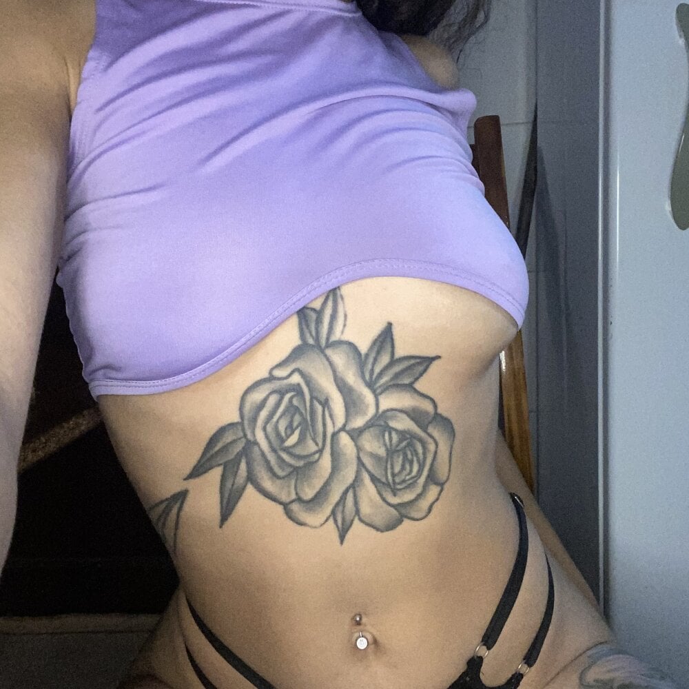livesex.fan belcam4 livesex profile in near-the-moon cams