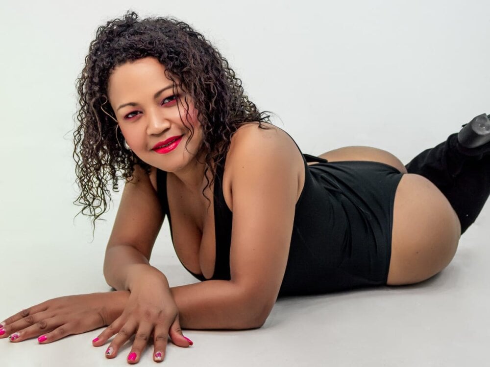 mega-camsex.com taniajhons livesex profile in brown-hair cams