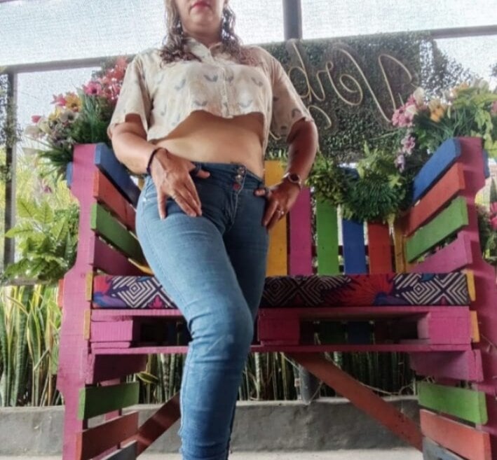 Luna_Naughty1's chat room