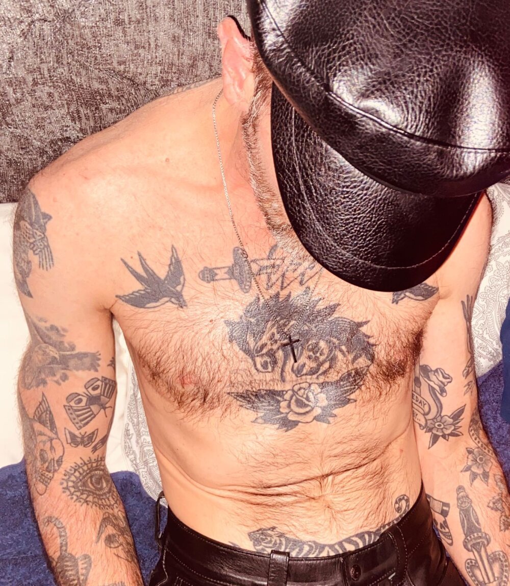 Tattooeddudexxx's Offline XXX Chat