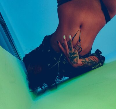 Leilatrip live on StripChat