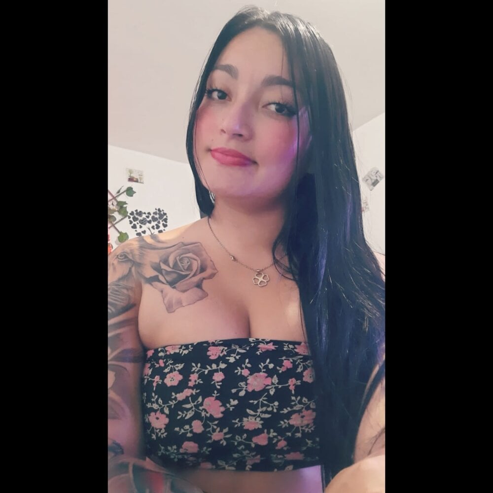 Live sex webcam photo for roux_cute #284615106