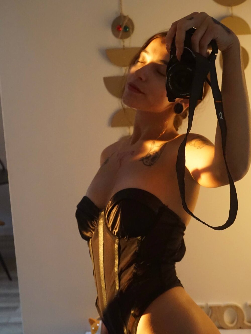 sexcams-joy.com lianixloverx livesex profile in foreigner-living-in-the-uk-my-eshop-lower cams