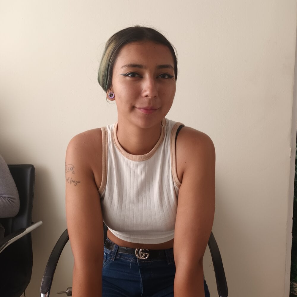 layla_07_ profile