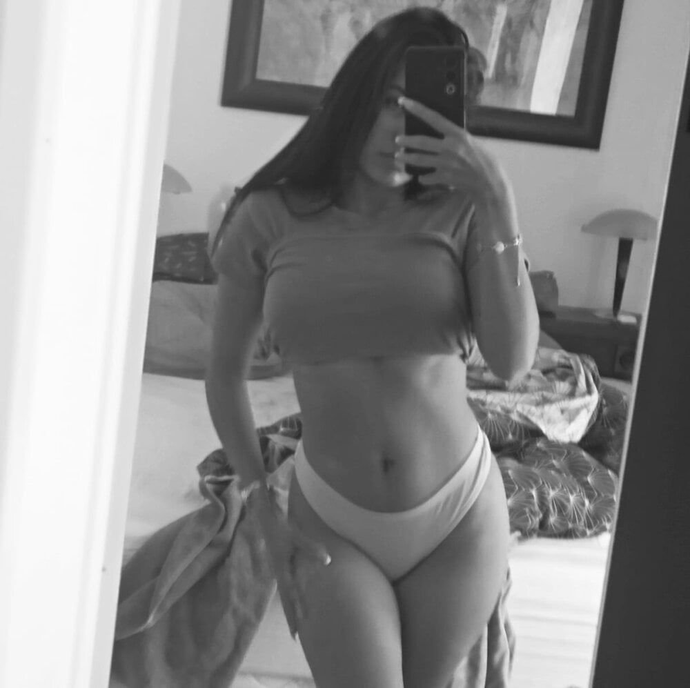 myliveeroticcams.com lilysantos1 livesex profile in other-hair cams