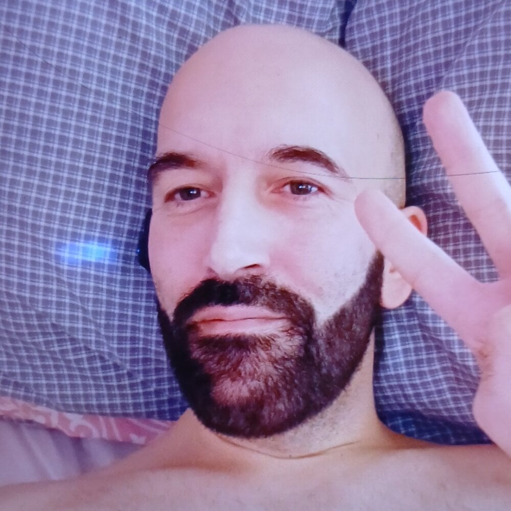 skirtyboy from stripchat