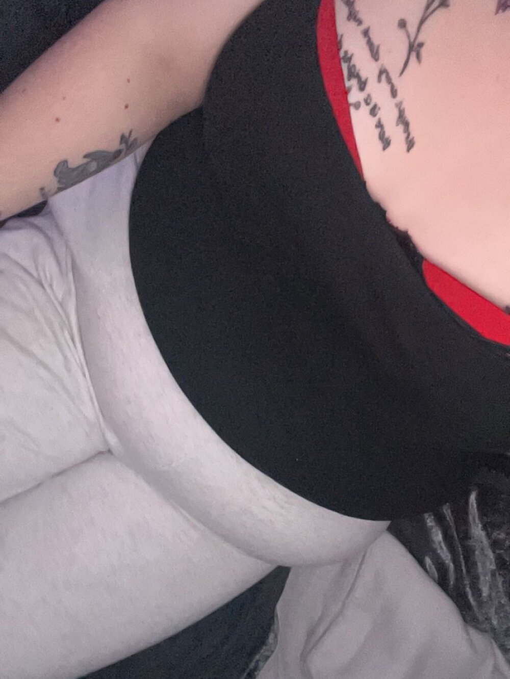 Curvy_Violet_UK's Offline XXX Chat