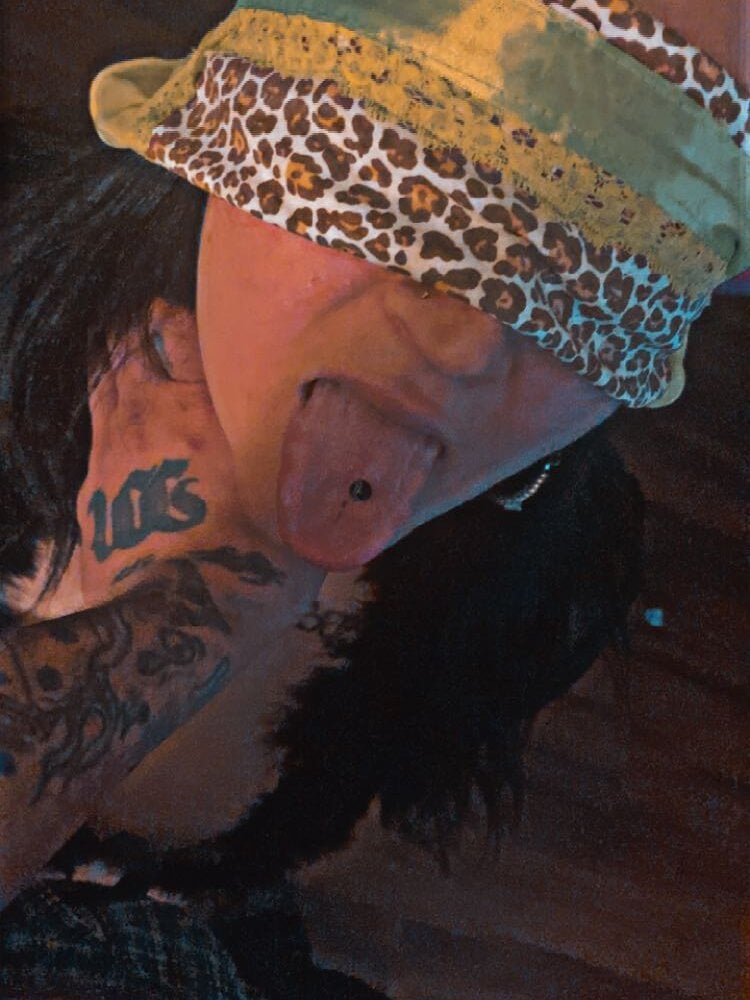 Live sex webcam photo for BeautyNdHerBeast69 #290099781