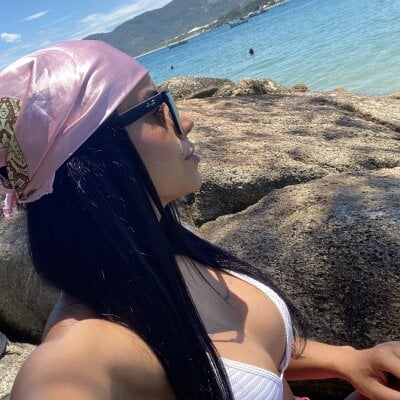 Elamesmamorena Live Cam on StripChat