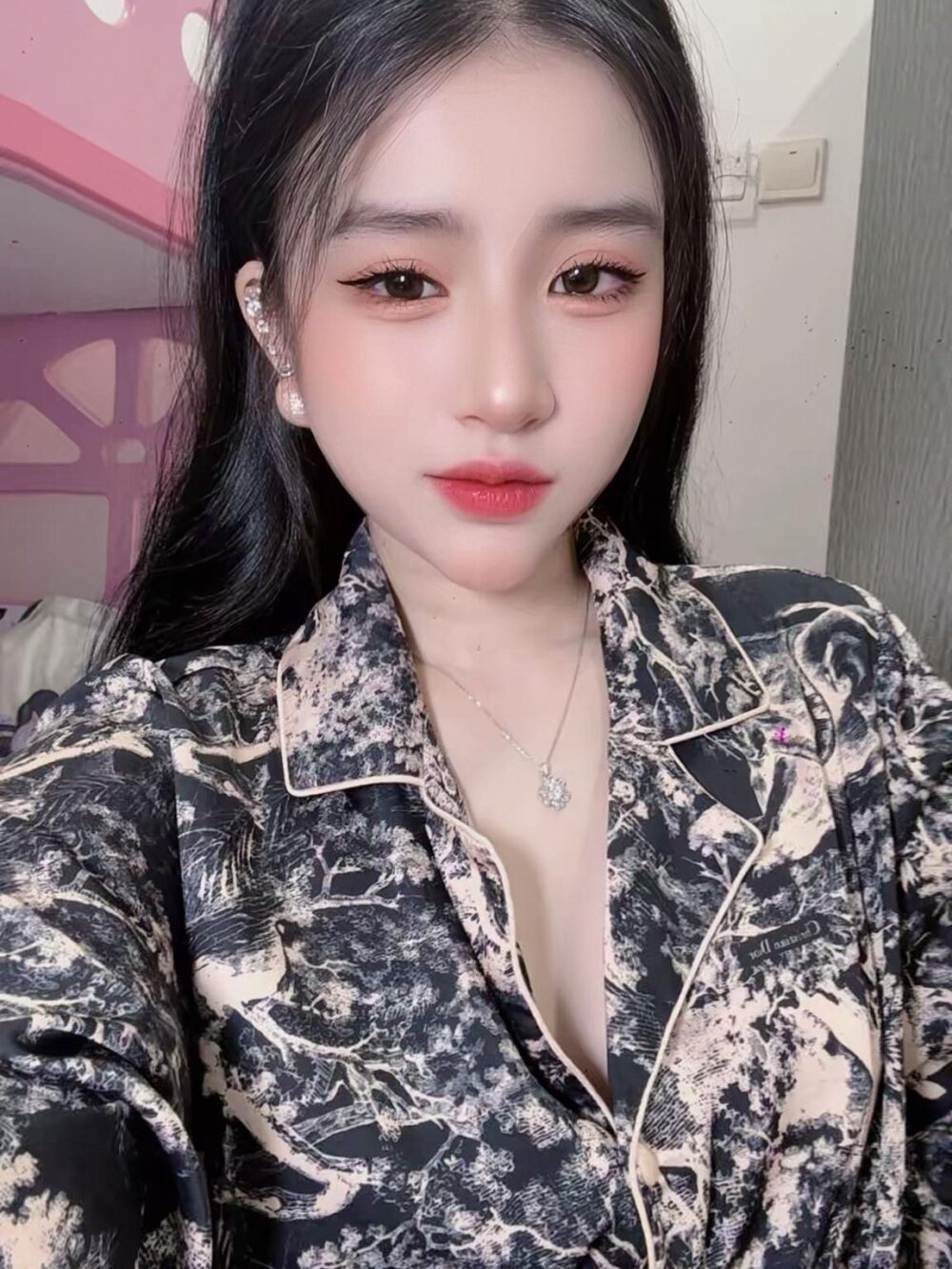 rudecam.live baby-linh livesex profile in granny cams