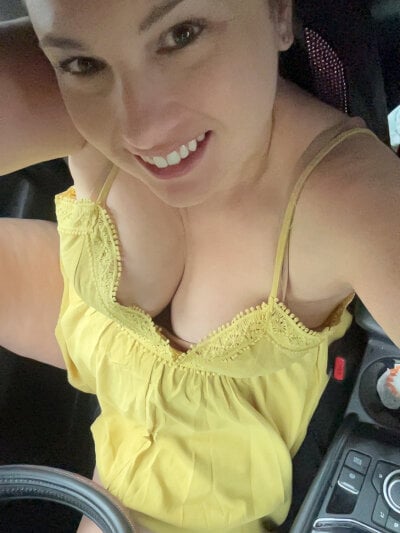MilfyMrsRobinson on StripChat