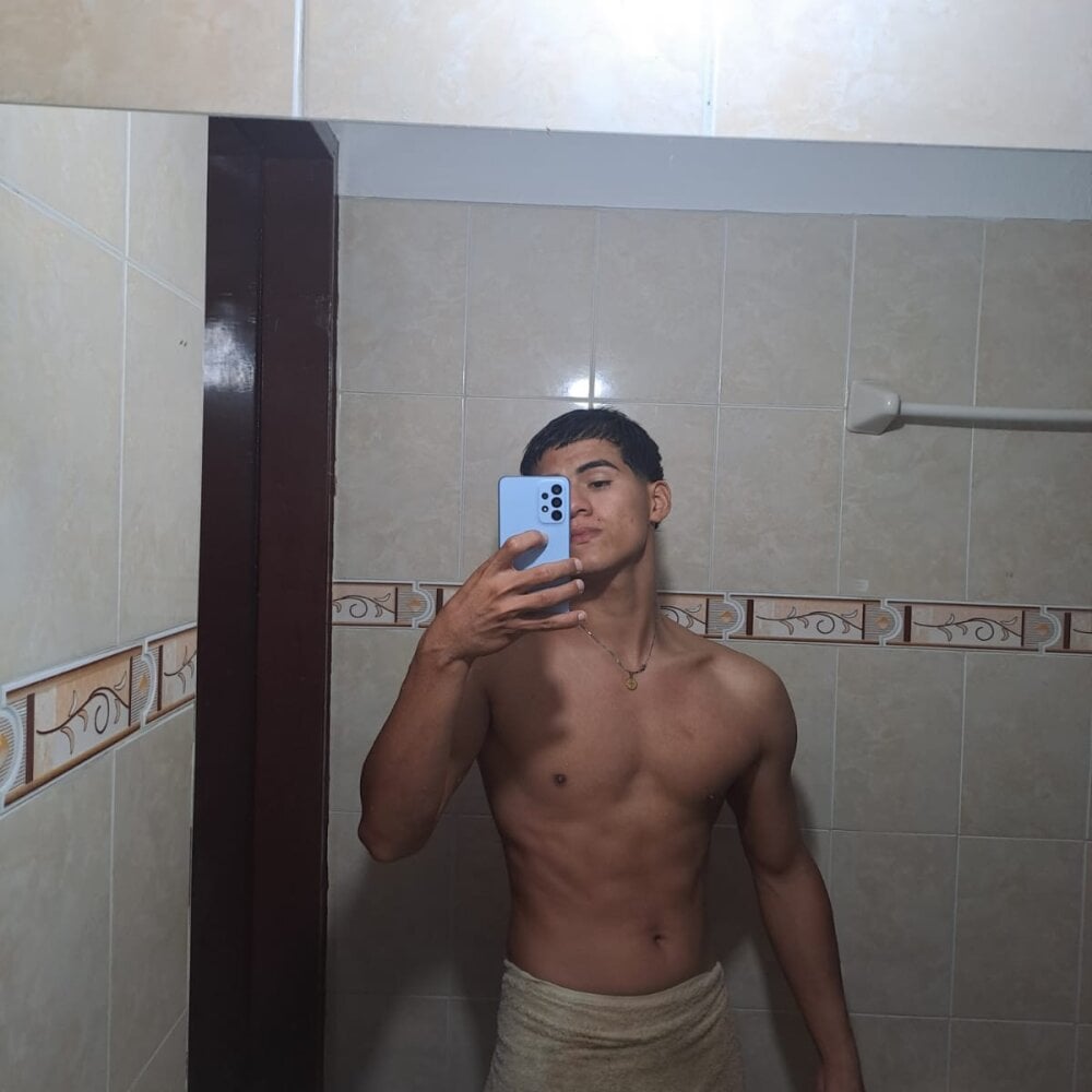 Andresito_moon profile
