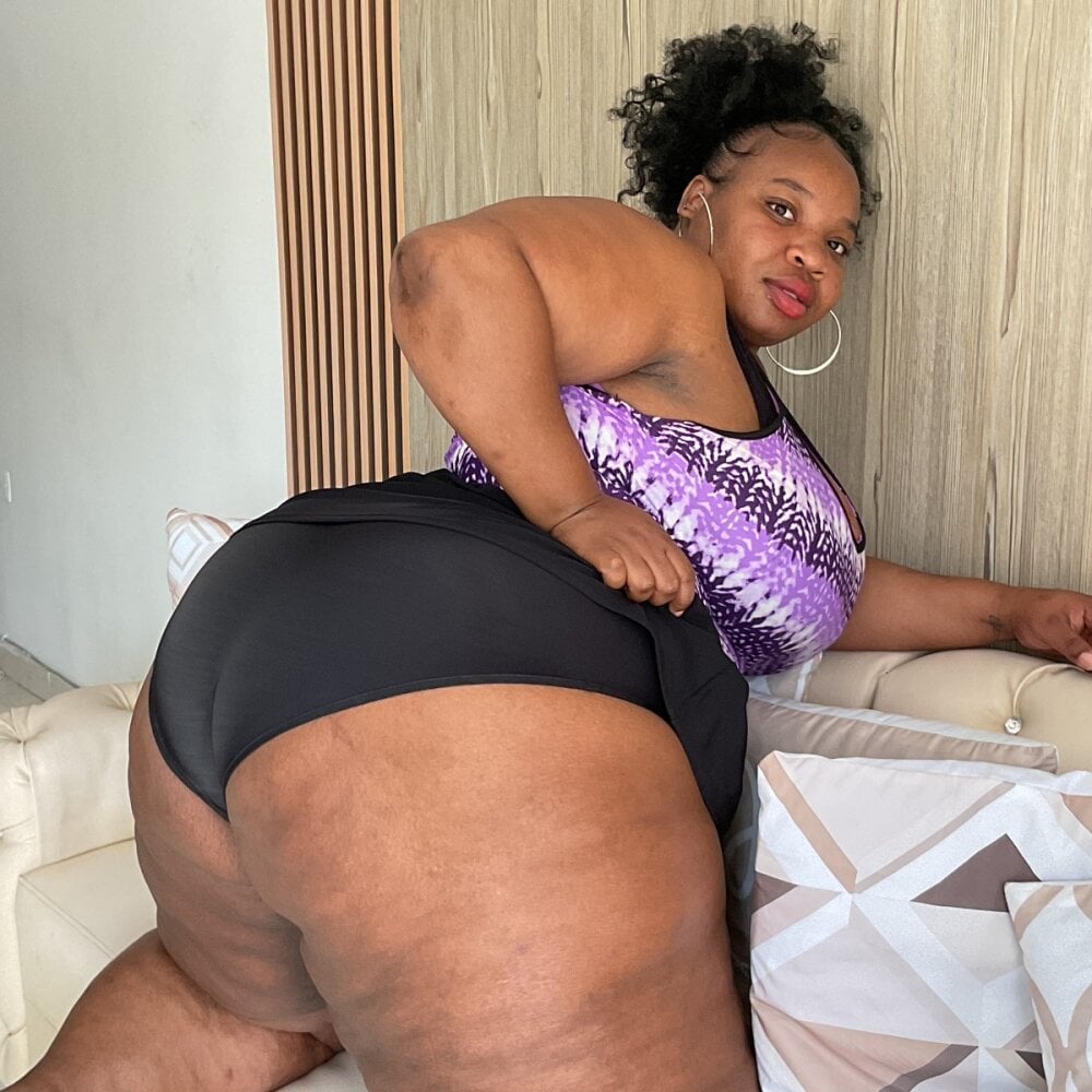bigasshott_ from stripchat