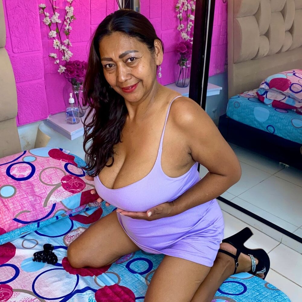 Damary_Leon live cam model at StripChat