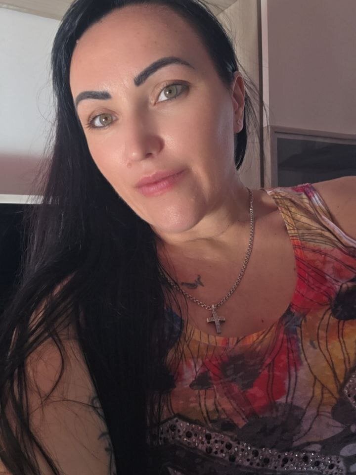 onaircams.com arianaxfresh livesex profile in bisexual cams