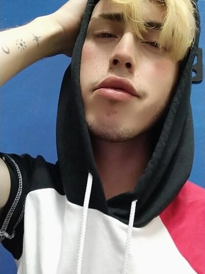 DEMONDANJER Male Deepthroat Webcam Sex