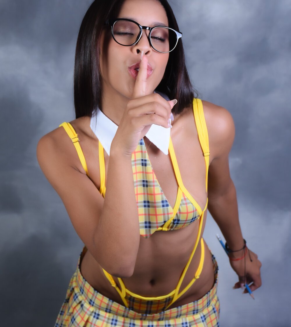 hade_rosse live cam model at StripChat