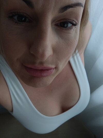 Annaalemania Female Germanmilfs Live Webcam Adult