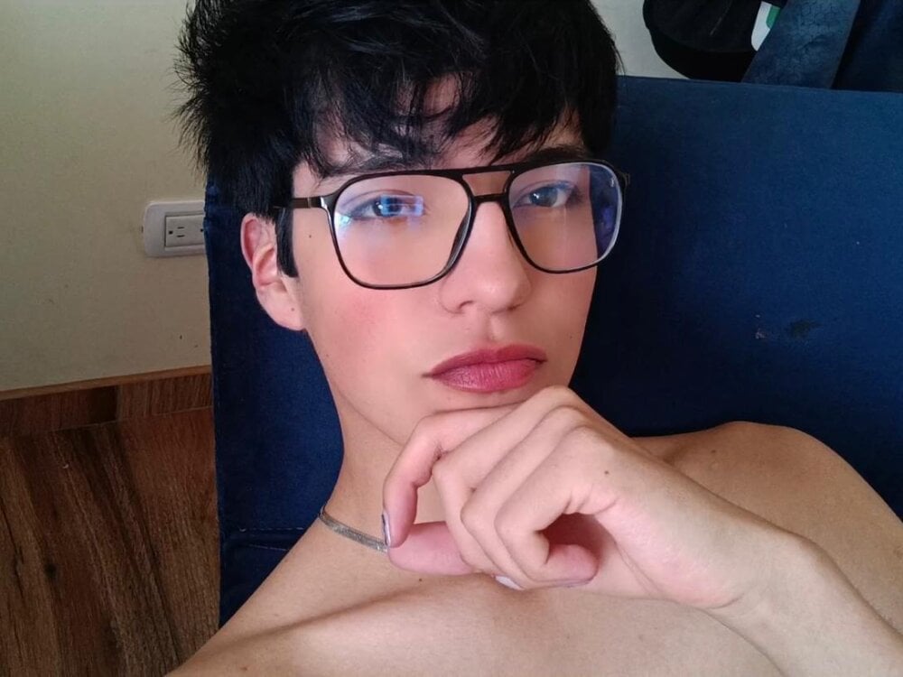miilo_wolf from stripchat