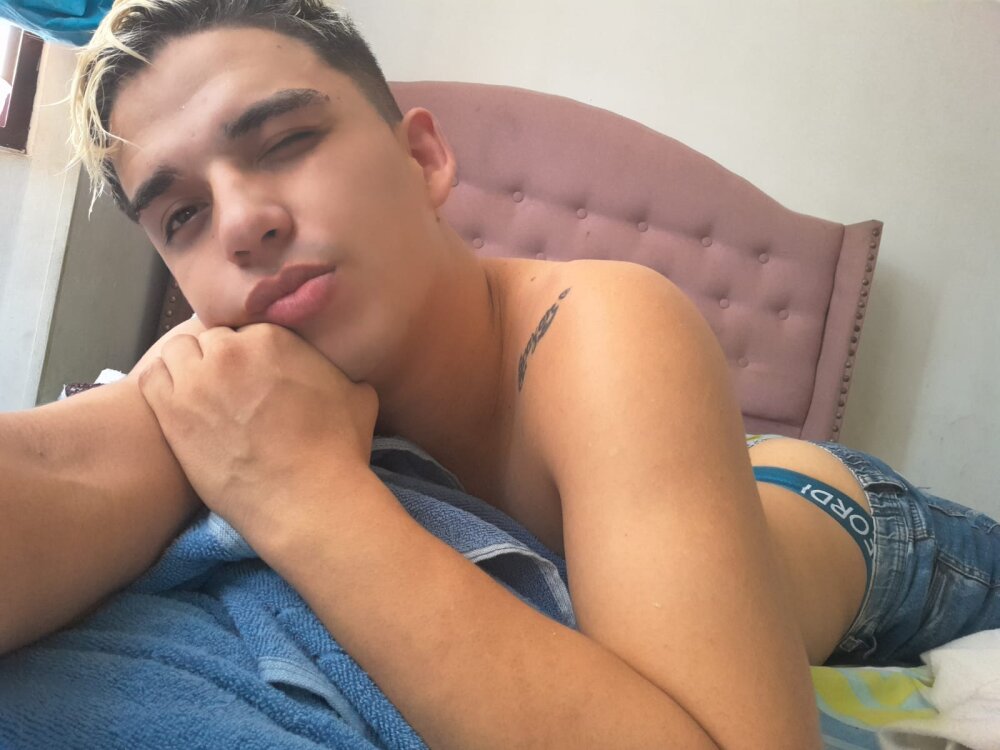BoyBigCock19