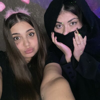 elly_and_lolly from stripchat