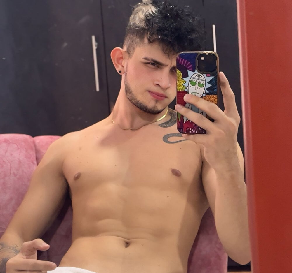 William_Gardener live cam model at StripChat