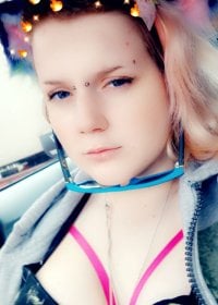 cuddlemonsterx's Offline Chat Room