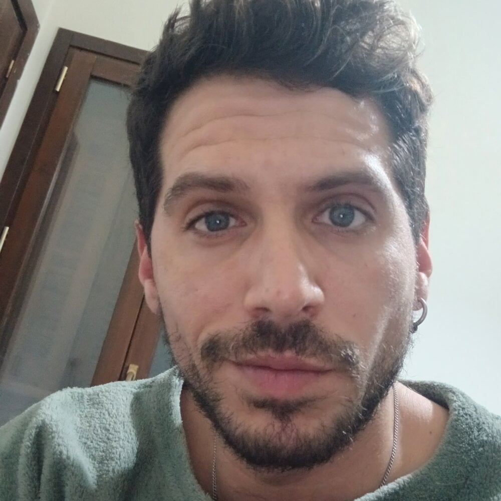 Adrianxxxxxx53's Offline XXX Chat