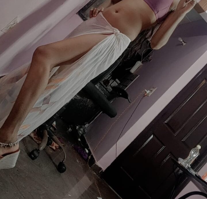AVNEE_SHARMA live cam model at StripChat
