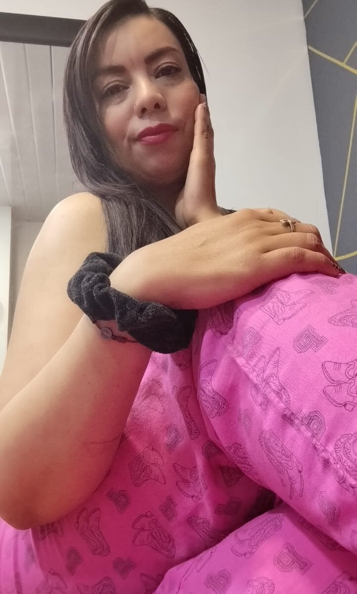 onaircams.com mia__gv livesex profile in came-from-another-planet-to-find-friends cams