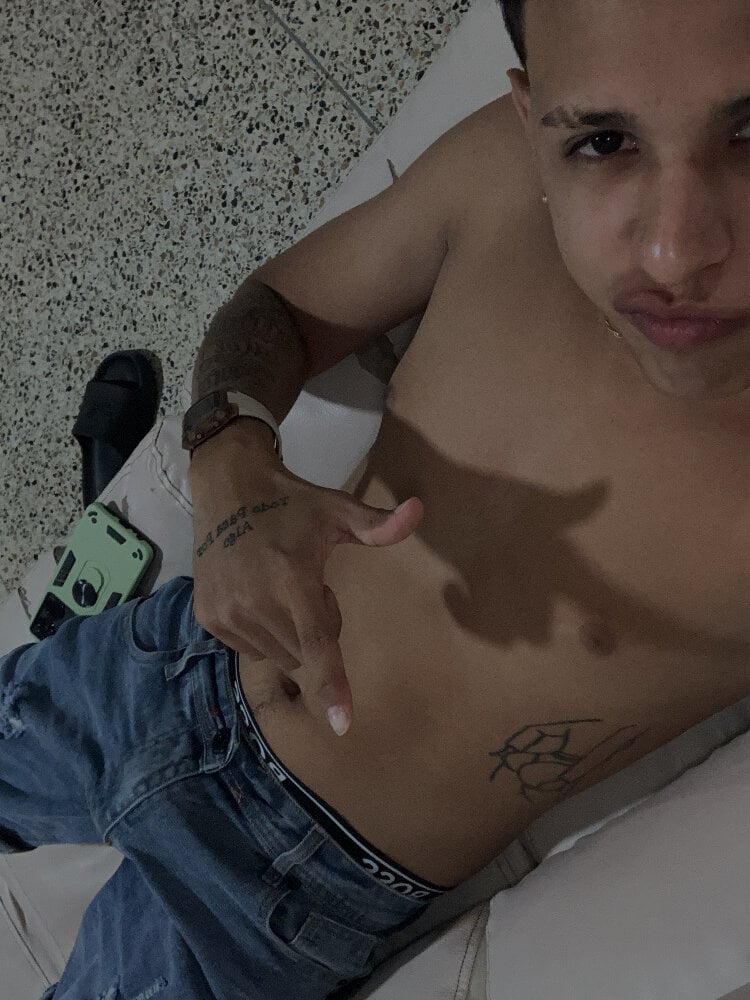 Johander2011 Chat XXX offline