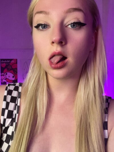 Chloe_levine