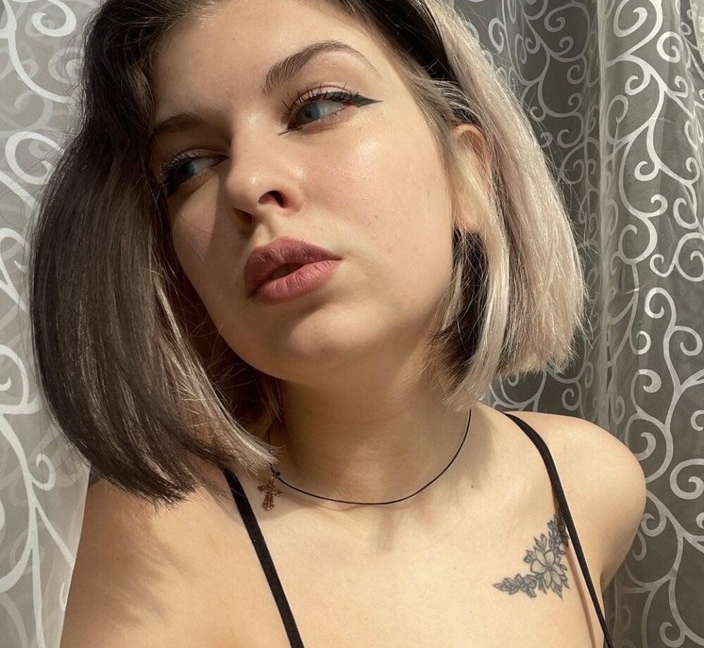 mega-camsex.com tinaboo livesex profile in granny cams