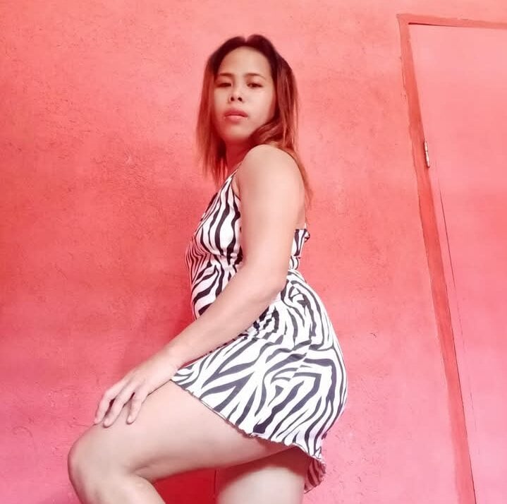 watchgirlcam.com hotandrea69 livesex profile in in-your-moms-bed cams